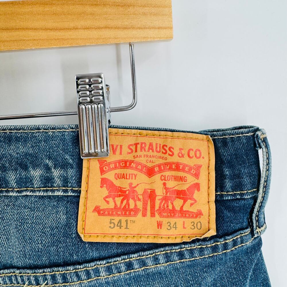 Levi’s 541 Athletic Fit Men’s Jeans 34x30 Dark Wash Stretch Denim Casual Classic - Picture 4 of 5